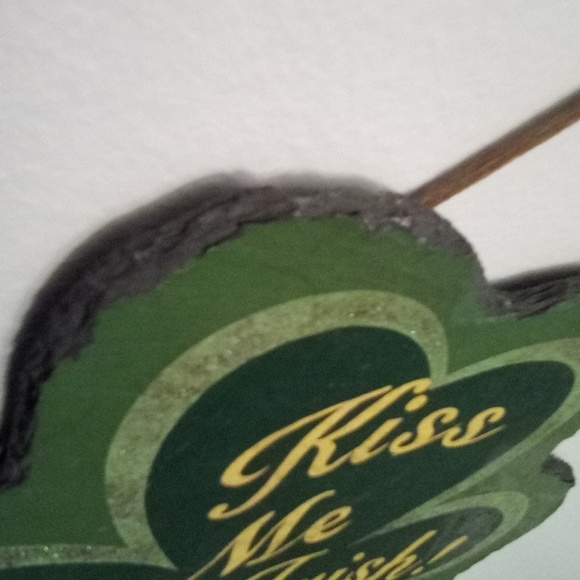 Shamrock Shaped Slate / Chiselled Hand Painted Sign - Picture 7 of 12